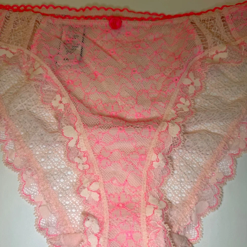 Victorias Secret Dream Angels Pink Floral Lace Bra 34DD Cheekini Set M